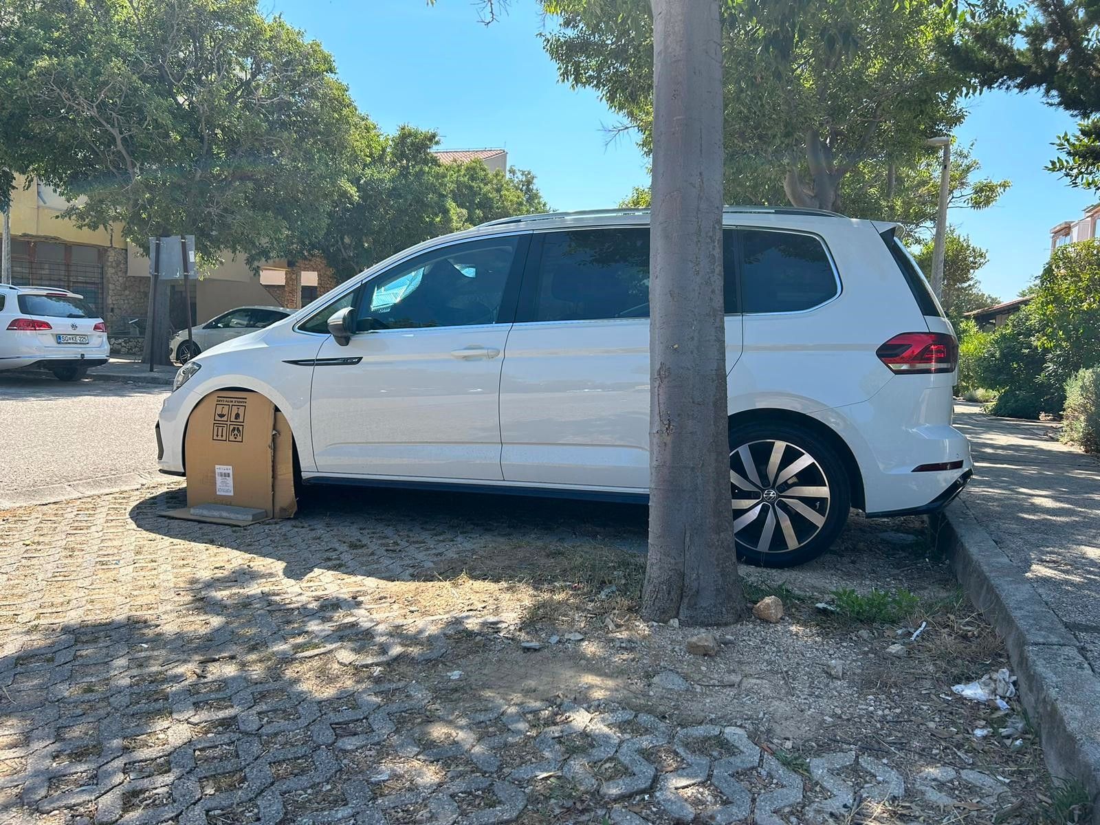 Pom E Zakryt Pneumatik Jak Nejl Pe Chr Nit Auto P Ed Horkem A