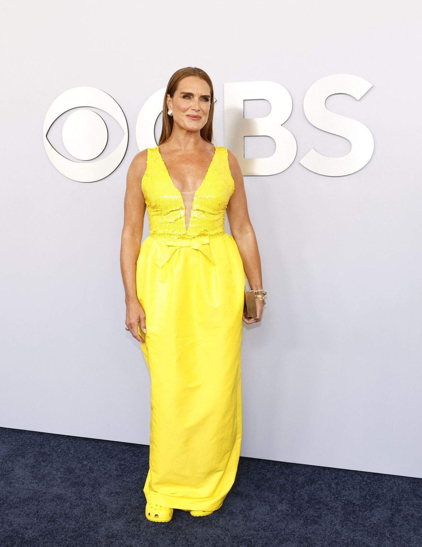 Brooke Shields confirmed off in a gown with crocs.  “I could not do it with heels,” she says after the operation – Žena.cz