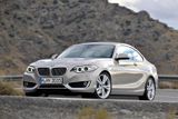 18. místo: BMW 225d. Maximální výkon čtyřválcového turbodieselu pod kapotou činí 224 koní. Vůz zvládne maximální rychlost 243 kilometrů v hodině. Z nuly na stovku se dostane během 6,2 sekundy a na ujetí stokilometrové vzdálenosti mu postačí 4,3 litry. Shodný agregát používá BMW také pro BMW 1.
