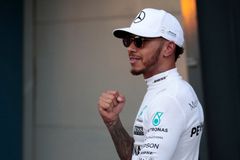Hamilton ovládl i druhou kvalifikaci v sezoně, o první řadě na startu rozhodla jedna tisícina