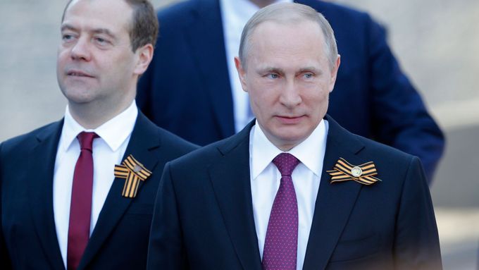 Dmitrij Medveděv a Vladimir Putin.