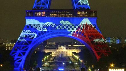 Eiffelovka zářila Japonskem. Francie slavila přátelství se zemí vycházejícího <strong>slunce</strong>