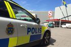 Vraždy ve švédské IKEA: Zraněný muž je jedním z útočníků