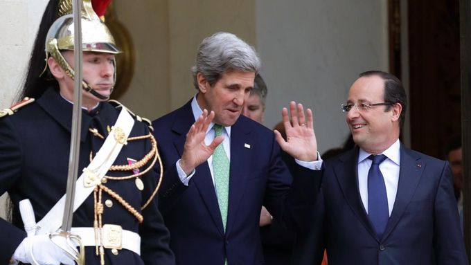 John Kerry a Francois Hollande.
