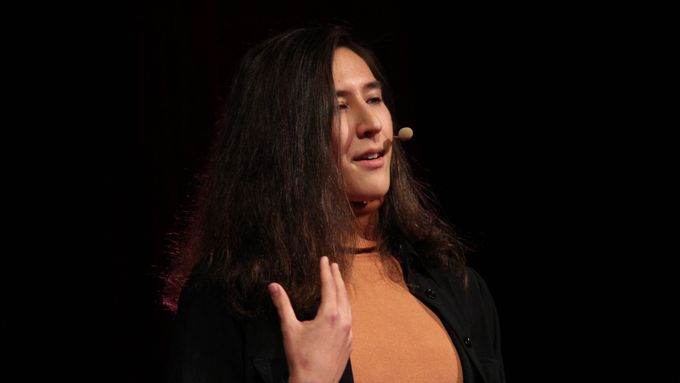 Denise Konečná se vždy cítila jako dívka, i když její okolí o tom.nevědělo. Tranzicí pohlaví prošla až v dospělosti a otevřeně o ní mluvila i na konferenci TEDxPrague.