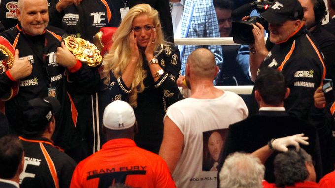 Vladimir Kličko v zápase s Tysonem Furyho fanoušky zklamal. Boxeři naopak ocenili vítěze.