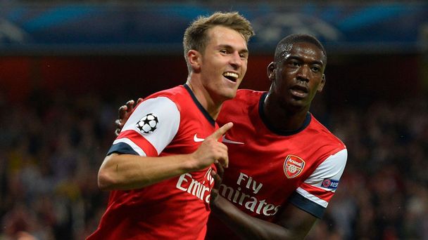 Ramsey a Sanogo slaví branku v play off Ligy mistrů