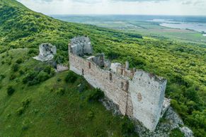 Vydržely staletí. Příběhy nejstarších českých hradů, které stojí dodnes