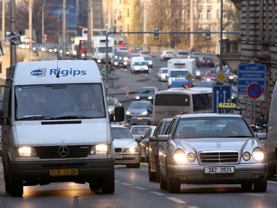 Vozidla v Praze Ranní zácpa na Jiráskově mostě