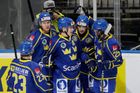 Švédové se radují z branky v utkání s Finskem na Českých hrách