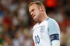 Anglie řeší opileckou kauzu Rooneyho. Na cizí svatbě se prý zřídil tak, že nemohl stát