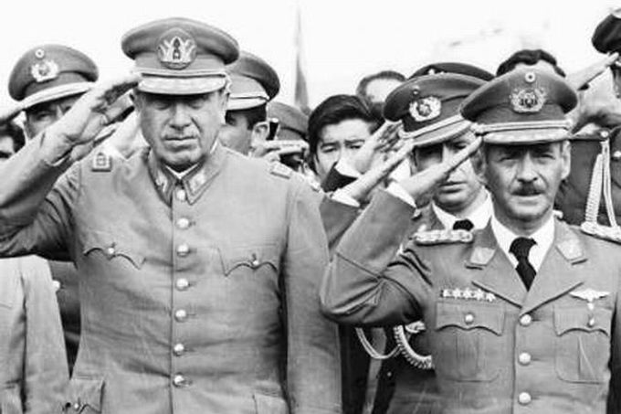 Pinochet a někdejší bolívijský diktátor Hugo B. Suarez.
