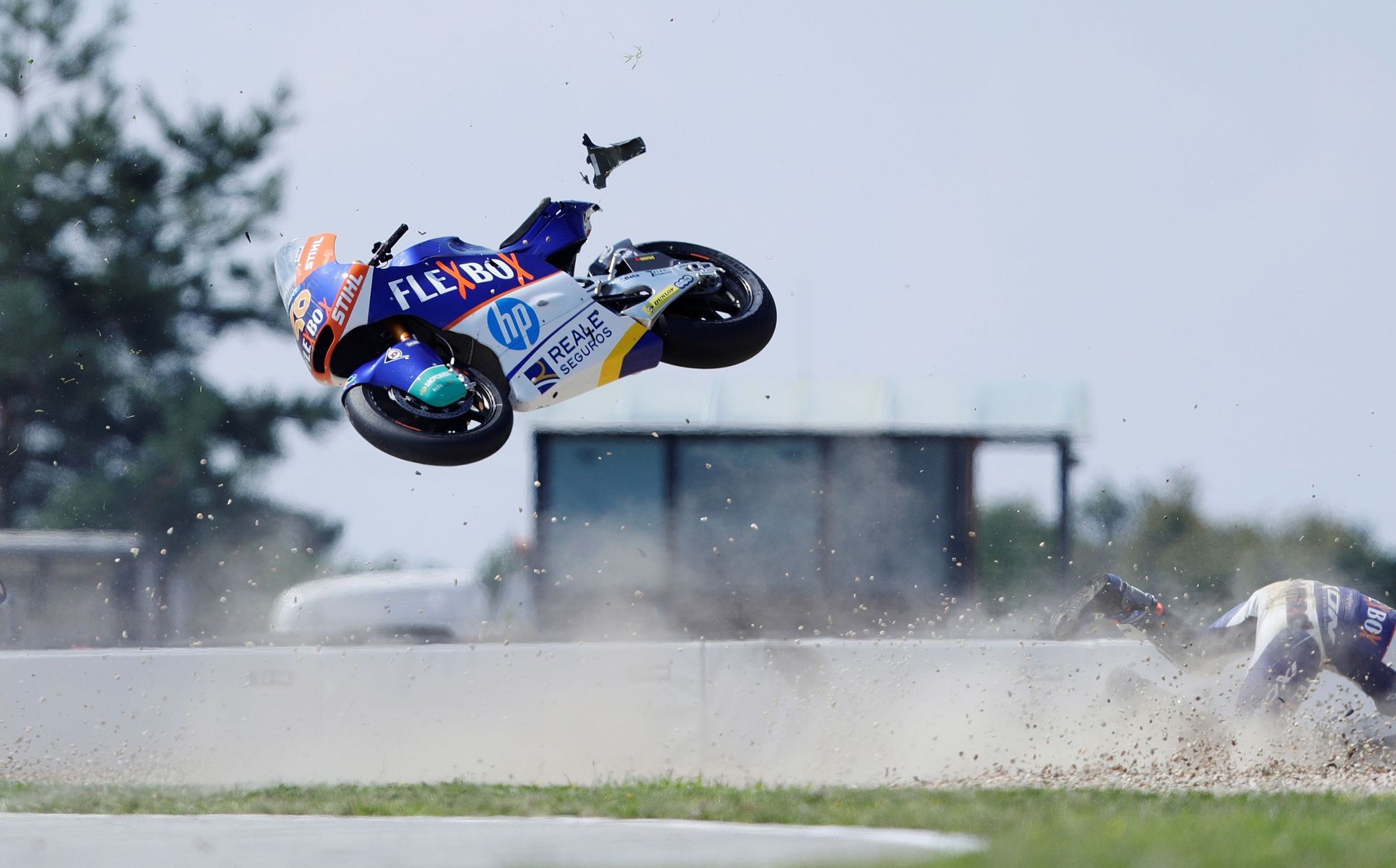 Pád Hectora Garza v Grand Prix České republiky třídy Moto2 v Brně 2020