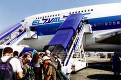 Boeing mířící do Prahy se kvůli závadě vrátil do Tel Avivu