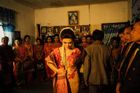 Sumatra: V kouřem znavené a dobrosrdečností překypující zemi jsem fotila svatbu místní dívky