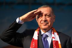 Pokud se Kurdové nestáhnou ze zóny u hranic, zlikvidujeme je, řekl Erdogan