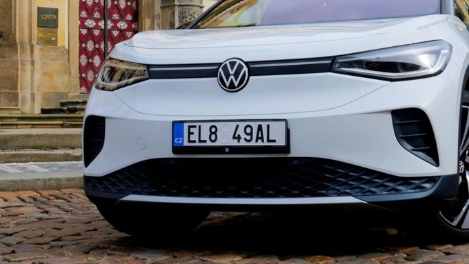 EL značku mají vozy, které nevypouštějí "z výfuku" buď žádné emise, anebo maximálně 50 gramů CO2 na kilometr.