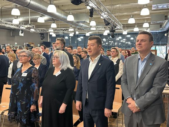 Svobodní si jako hosty pozvali kromě Tomio Okamury také předsedu PRO Jindřicha Rajchla a senátorky Danielu Kovářovou a Janu Zwyrtek Hamplovou.