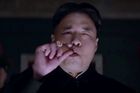 Filmová parodie Kim čong-una je na internetu, ale jen v USA