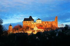 Archeologové objevili na hradě Lipnici vlčí jámu ze 14. století. Je to pozůstatek padacího mostu