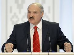 Diktátor Alexander Lukašenko by si prodejem zbraní teroristům uškodil, oponují experti.