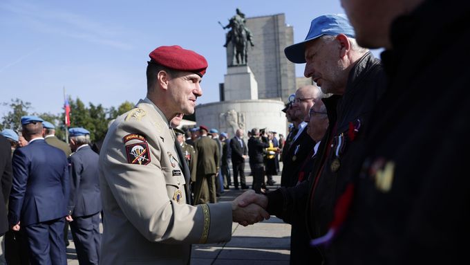 Takto prezident Petr Pavel vyznamenal 28. října náčelníka generálního štábu Karla Řehku