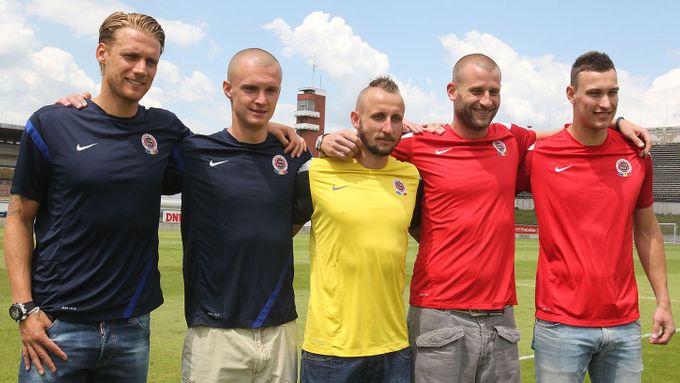 (Zleva) Radoslav Kováč, Martin Nešpor, Michal Breznaník, David Bičík a Marek Štěch jsou posilami Sparty před novou sezonou.