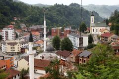 General view of Srebrenica, July 6, 2012. During the war, Bosnian Serb forces commanded by General Ratko Mladic killed up to 8000 Muslim men and boys in the Srebrenica area. Bosnian Serb army commander Mladic, who personally witnessed the capture of Srebrenica, was arrested in Serbia in May 2011 after 16 years on the run. He is accused of genocide for orchestrating the massacre and for his role in the siege of Bosnia's capital Sarajevo. Some 520 recently discovered Bosnian Muslim victims' remains from the Srebrenica massacre will be buried on July 11 at the Memorial center in Potocari. The International Commission for Missing Persons has so far identified more than 7,000 Srebrenica victims. Picture taken July 6, 2012. REUTERS/Dado Ruvic (BOSNIA AND HERZEGOVINA - Tags: CIVIL UNREST CITYSPACE CRIME LAW) Published: Čec. 9, 2012, 5:15 odp.