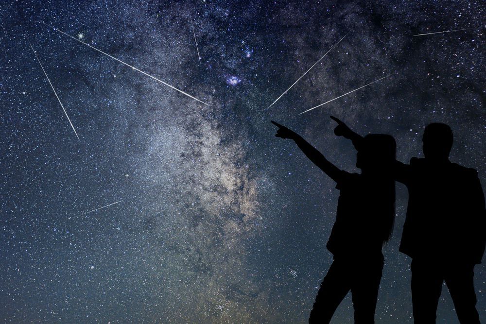 meteorit noční nebe ilustrační foto NEPOUŽIVAT