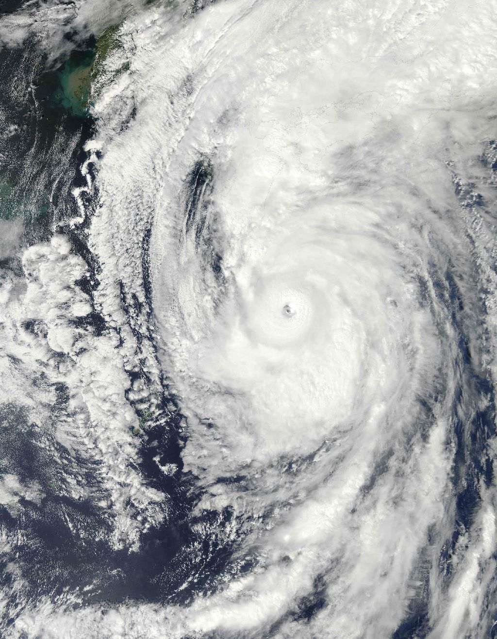 K Japonsku se blíží tajfun Roke