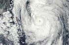 Japonsko zasáhla další pohroma, udeřil tajfun Roke
