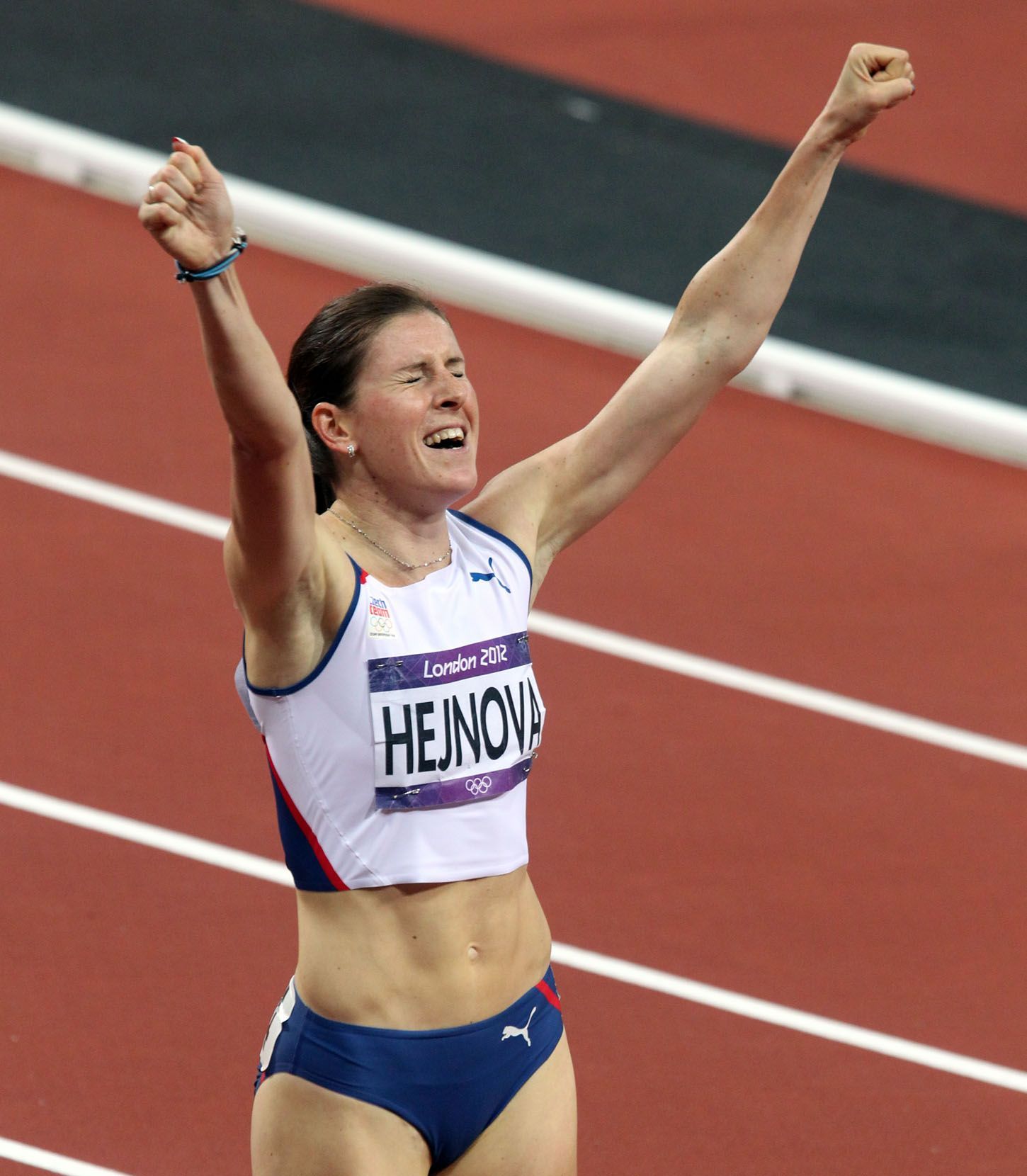 Česká překážkářka Zuzana Hejnová během bronzového finále OH 2012 v Londýně.