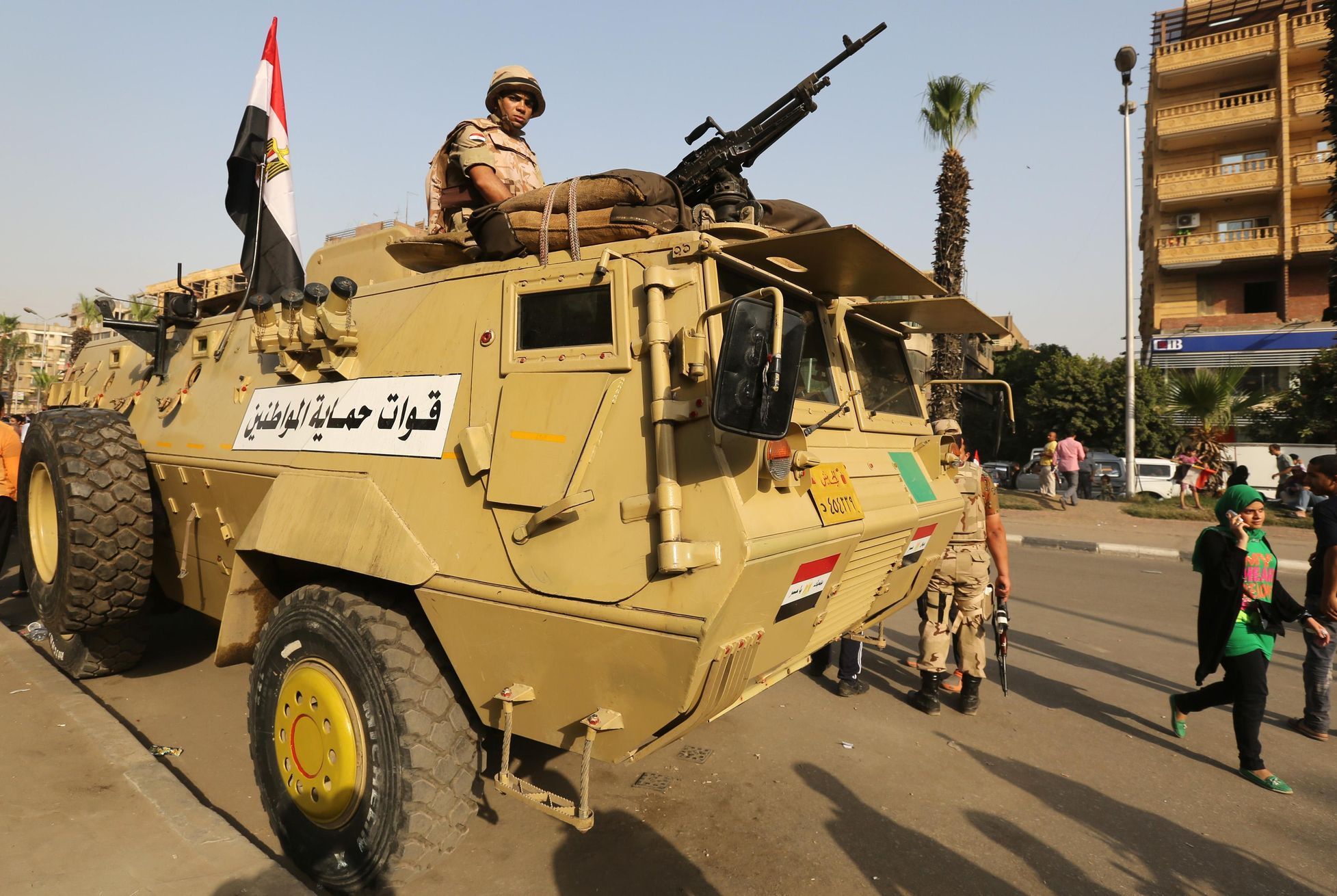 V ulicích Káhiry dohlíží na volby armáda.