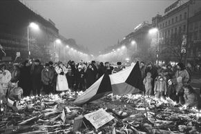 Okupace i demonstrace. Nové fotky ukazují "přidušenou" Prahu mezi roky 1968 a 1989
