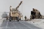 Mezinárodní konvoj u letiště v Kandaháru napadl sebevražedný atentátník
