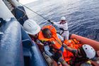 Lékaři bez hranic se vrátili do Středozemního moře. Jejich lodě budou pomáhat běžencům