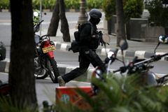 Počet obětí v Jakartě vzrostl na osm. Vraždili čtyři útočníci, uvedla policie