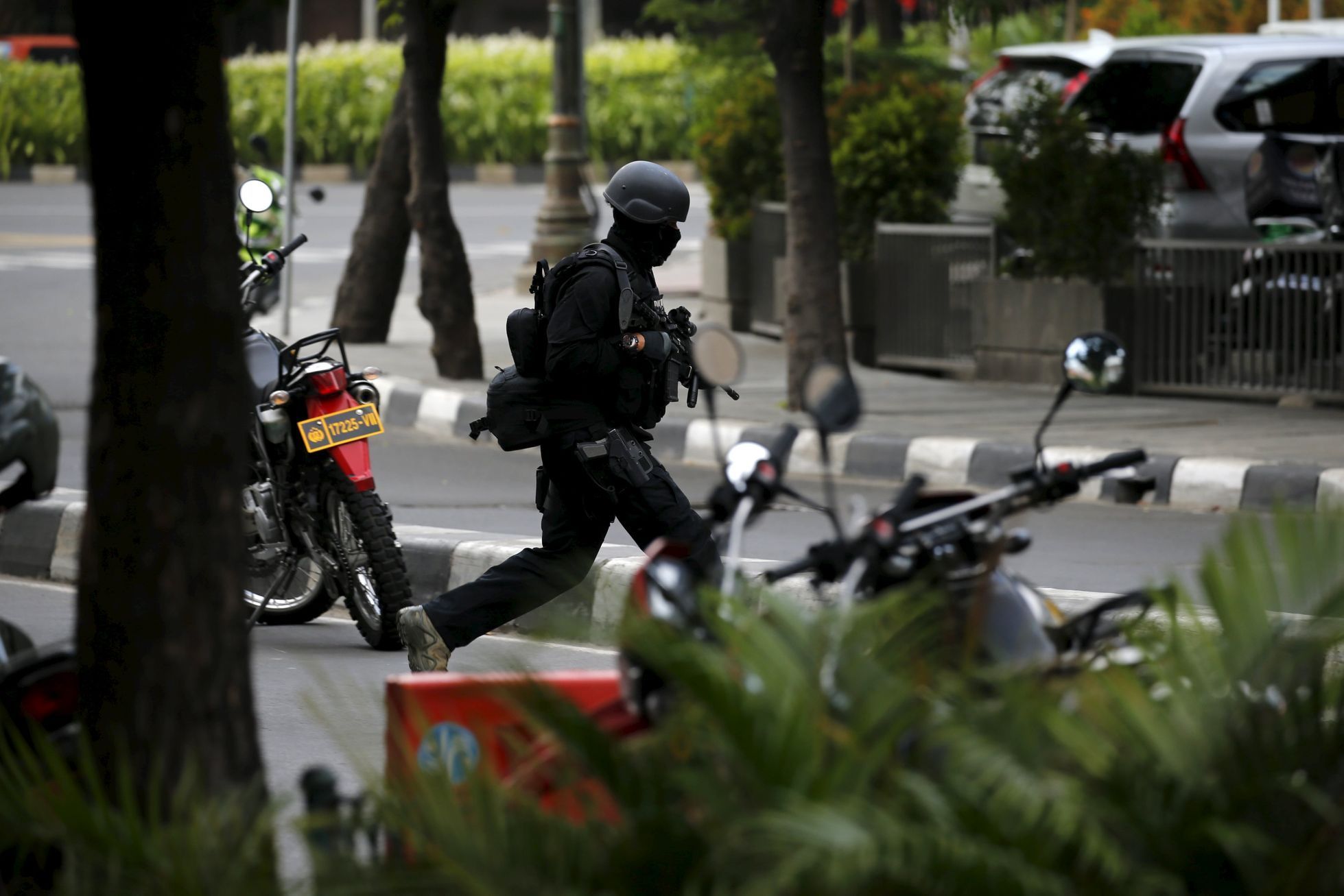 Příslušník ozbrojených složek v Jakartě