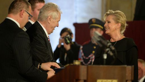 Státní vyznamenání dostala od prezidenta republika také zpěvačka Helena Vondráčková.