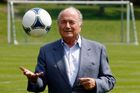 Nizozemci: Blatter ať už radši na šéfa FIFA nekandiduje