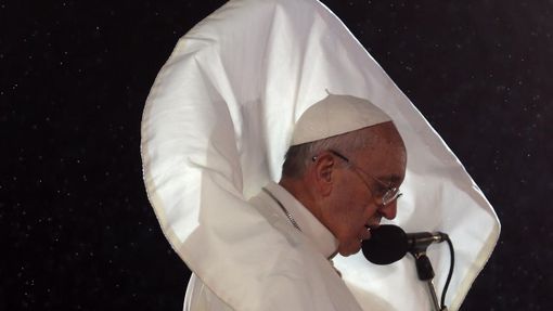 Papež František při mši na brazilské Copacabaně.