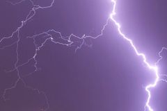 V úterý hrozí silné bouřky po celé ČR, varují meteorologové