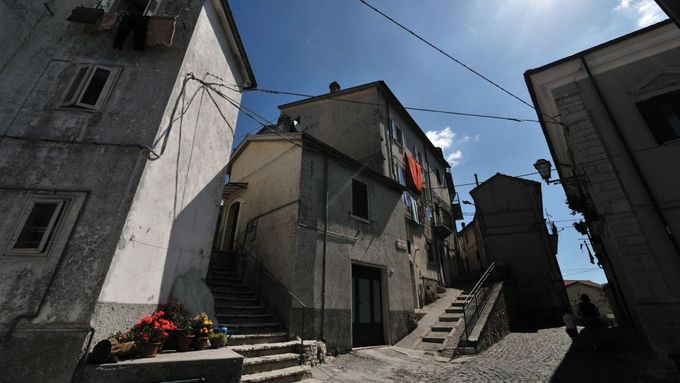 Jih Itálie se v posledních letech snaží přilákat nové obyvatele nejrůznějšími a často i dost kuriózními způsoby.