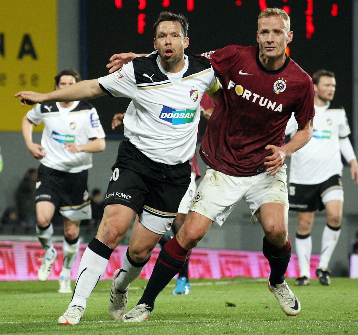 Fotbalista klubu AC Sparta Praha Jiří Jarošík (vpravo) a Pavel Horváth.