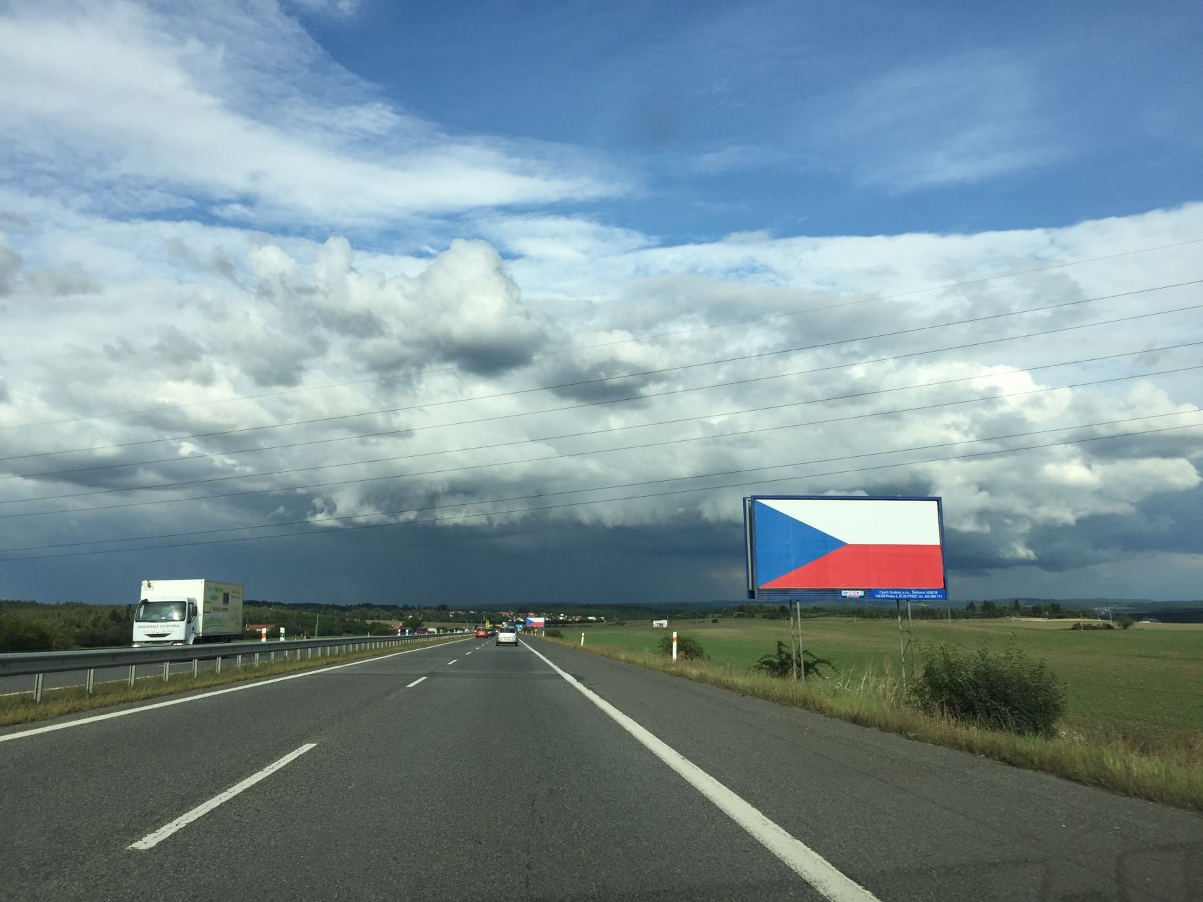 billboard dálnice D4 vlajka