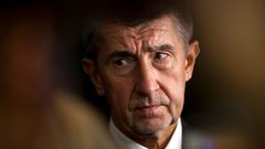 Babiš po krk v problémech. Bude za mučedníka? Lid ale nechce ukřižovaného, chce křižovat