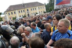 Policie: Nepokoje na Šluknovsku stály 71 miliónů