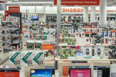 Ruská jednička na trhu s elektronikou posílí. Ovládne ji firma, která od PPF koupila konkurenta