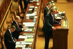 Sněmovní výbor navrhl změny do služebního zákona