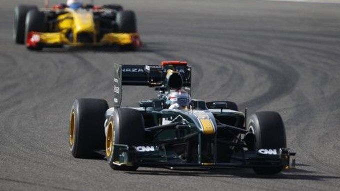Jarno Trulli ve voze stáje Lotus